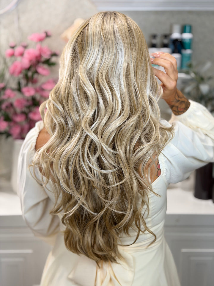 OUTSTANDING OVATION - Cream Soda Blonde