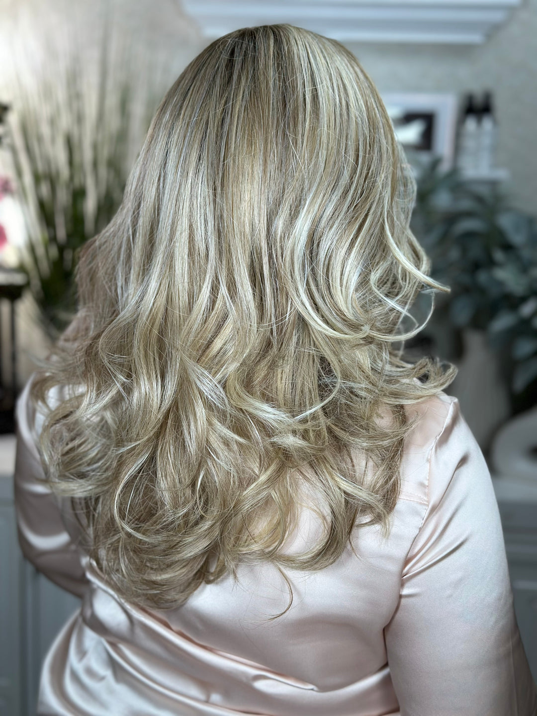 OUTSTANDING OVATION - Frosted Blonde*