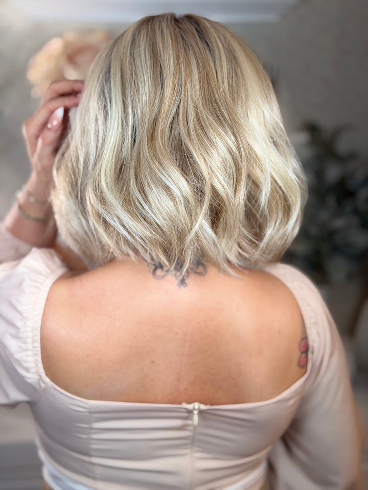 JUST THRIVE - Sandy Blonde