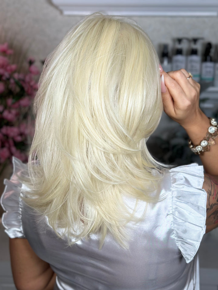 ELEGANCE AWAITS - Creamy Blonde