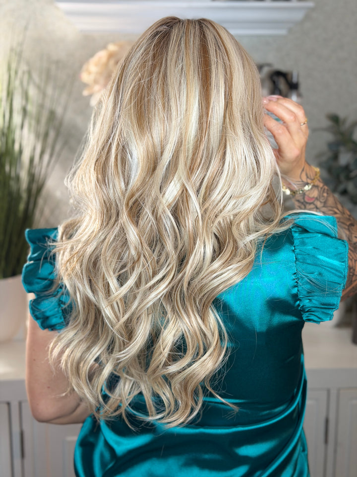 PRETTY POISON - Sandy Blonde