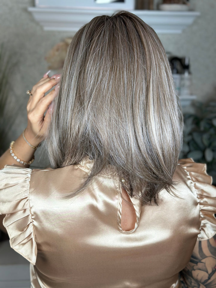 SHOW STOPPER - Sandy Silver