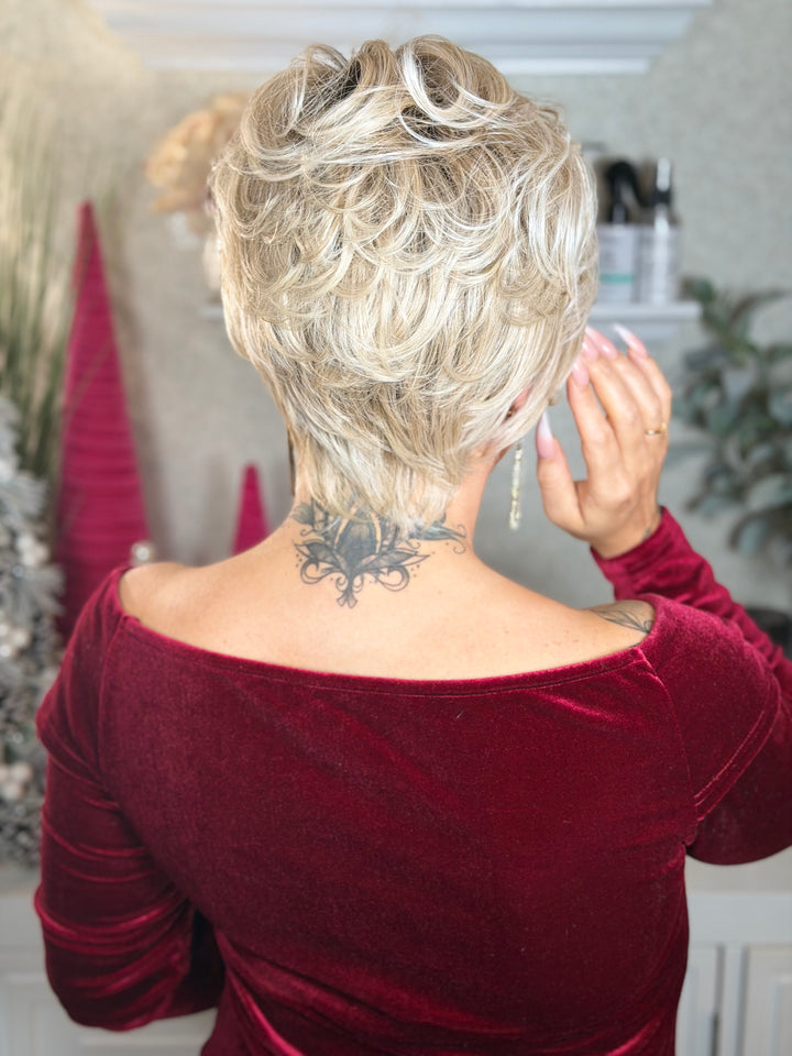 NEWS BREAK - Paparazzi Blonde