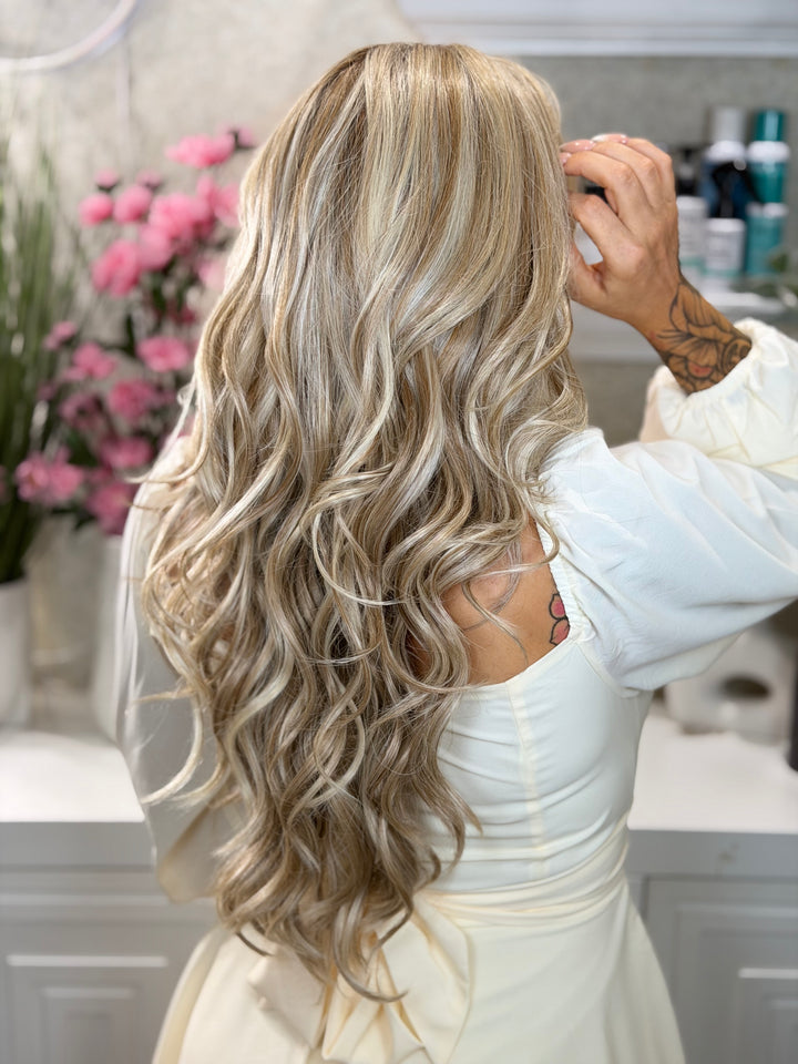 OUTSTANDING OVATION - Sandy Blonde*
