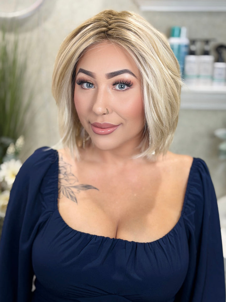 UNDIVIDED ATTENTION - Paparazzi Blonde