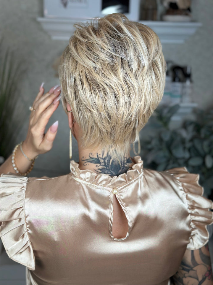 FEELING FAB - Frosted Honey Blonde