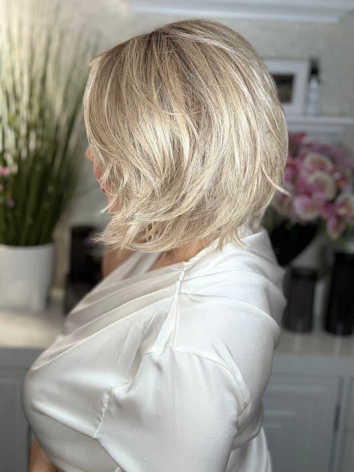 THE JULIE - Broadway Blonde