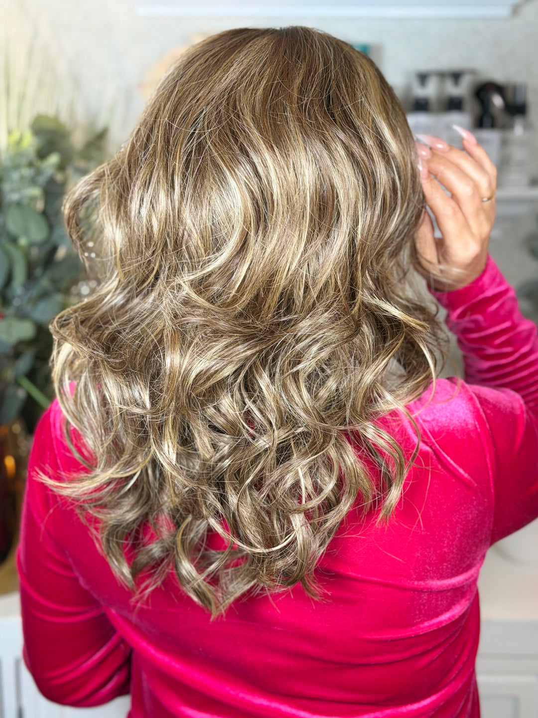 BOMBSHELL BEAUTY - Frosted Pecan