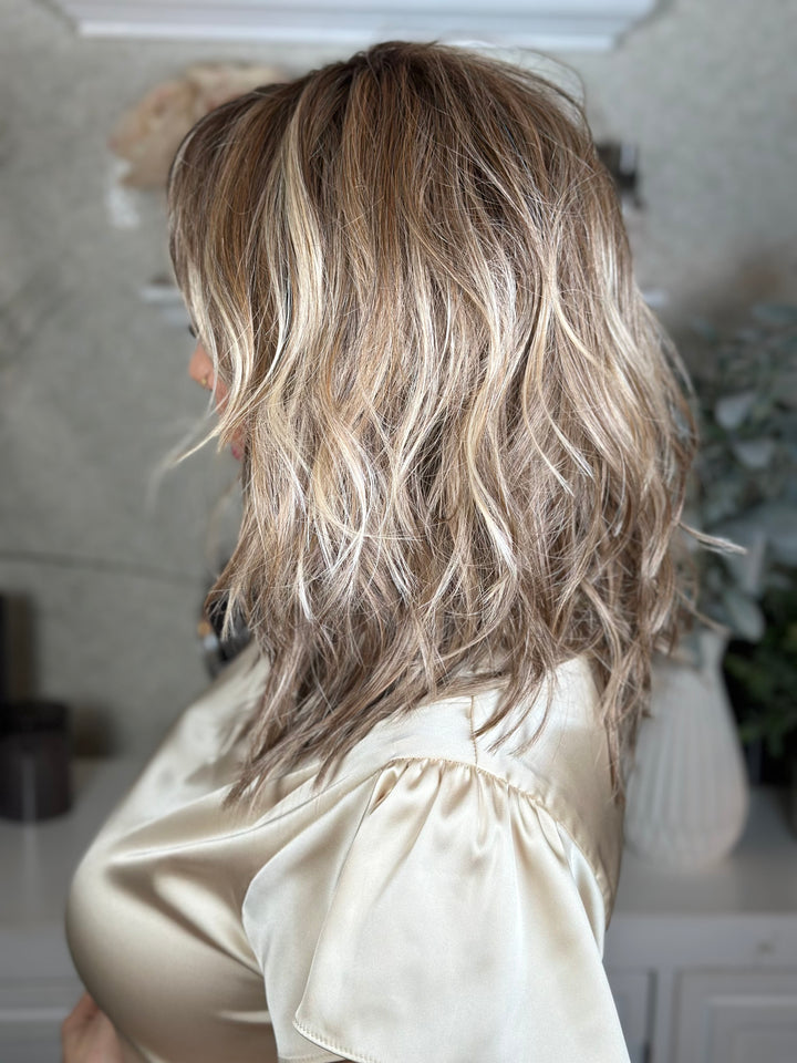 PRETTY POMP - Almond Latte