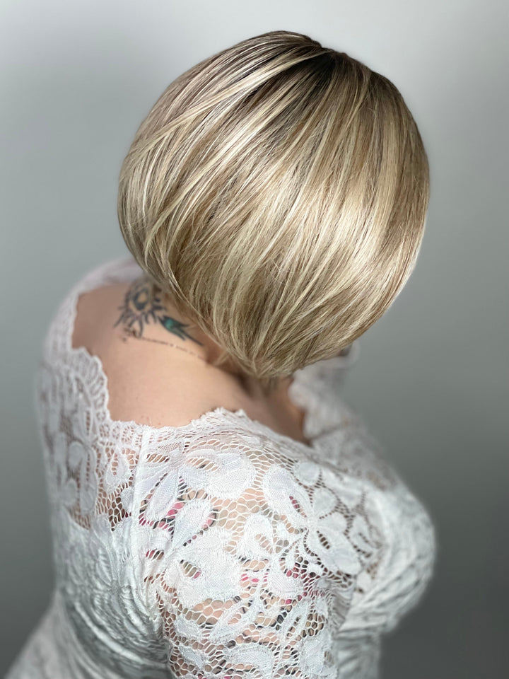 LUXURY WIG LEVEL UP (LUXE) - Frosted Blonde